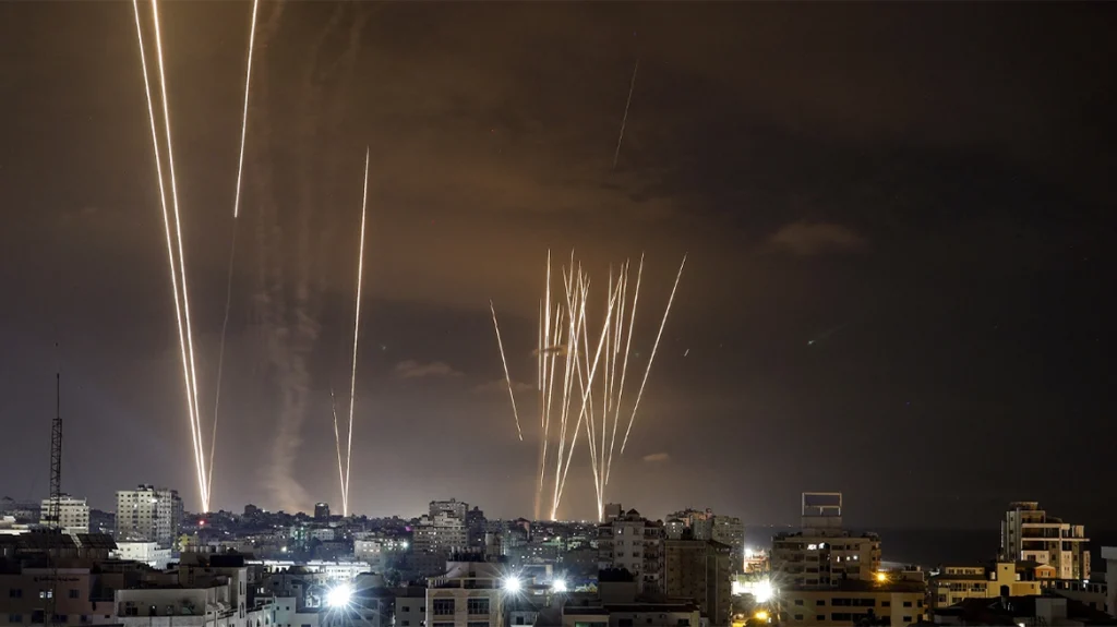 Guardian: «Γιατί η Χαμάς ήθελε να προκαλέσει ισραηλινή εισβολή στη Γάζα και απώλειες αμάχων»