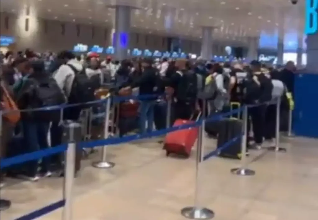 Ισραήλ: Εκατοντάδες άνθρωποι έχουν εγκλωβιστεί αεροδρόμιο του Τελ Αβίβ – Αναζητούν πτήση διαφυγής