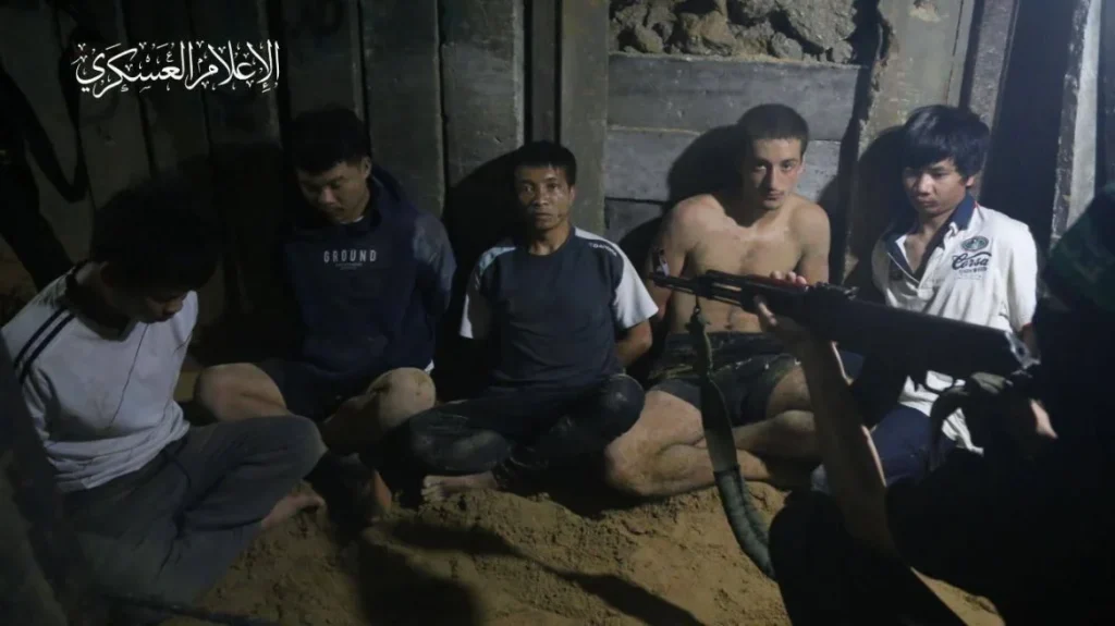 Πάνω από 700 συνολικά οι νεκροί: «Έχουν αιχμαλωτιστεί 100 στρατιώτες και πολίτες»