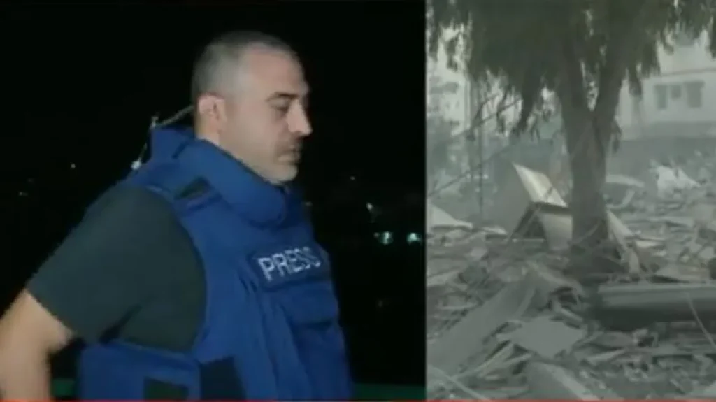 Η τρομακτική στιγμή που έκρηξη από ισραηλινό πύραυλο διακόπτει το live ρεπορτάζ του BBC στη Λωρίδα της Γάζας