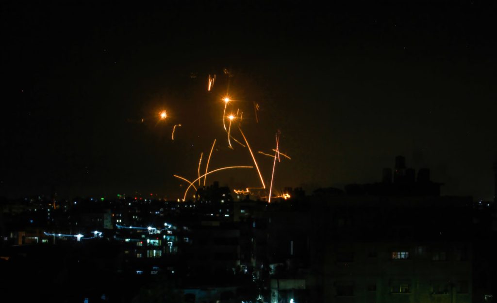 Ισραήλ: Η στιγμή που ο «Σιδερένιος Θόλος» εξουδετερώνει τις ρουκέτες της Χαμάς (βίντεο)