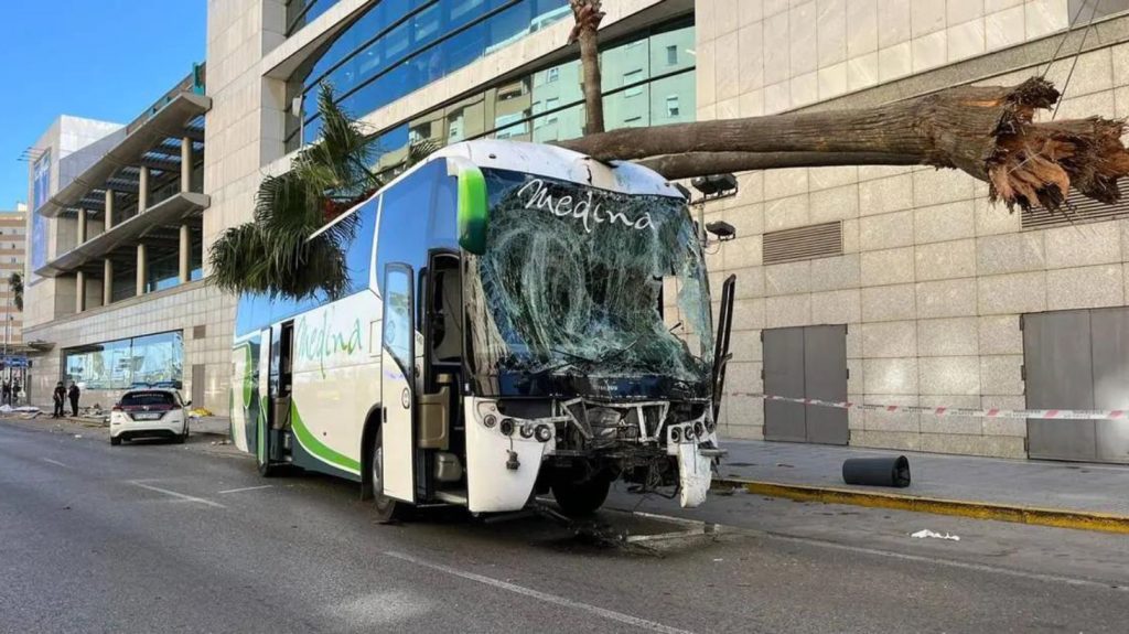 Ισπανία: Λεωφορείο έπεσε πάνω σε περαστικούς – Τρεις νεκροί (βίντεο)