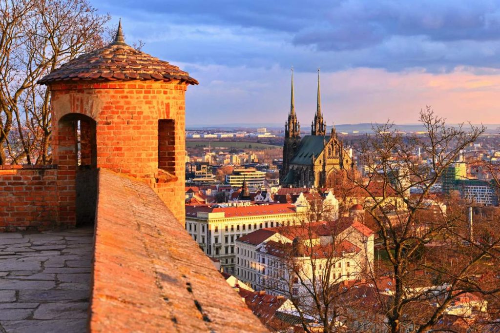 Tσεχία: Πέντε πόλεις-διαμάντια εκτός από την Πράγα που αξίζει να επισκεφθείτε