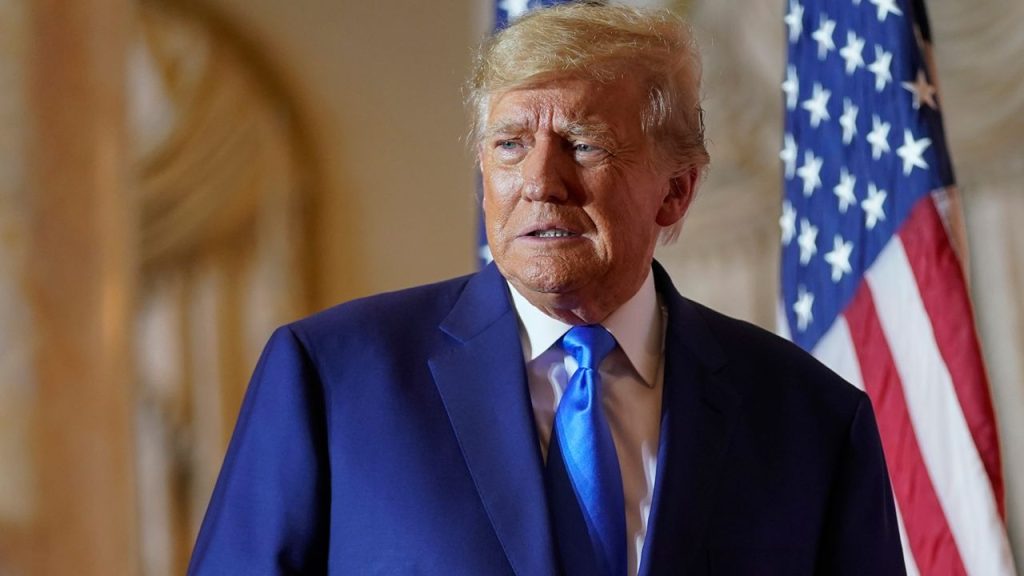 Ν.Τραμπ προς Αμερικανούς βιομήχανους: «Να κυνηγάτε το όνειρο και όχι τα δολάρια»