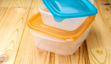 Τάπερ: Πόσο συχνά πρέπει να τα αλλάζουμε – Τα σημάδια ότι πρέπει να τα πετάξετε