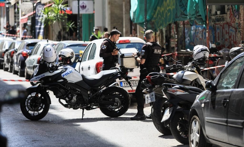 Πειραιάς: «Τα παιδιά ξέρουν ότι ο μπαμπάς έφυγε αλλά όχι το πώς» λέει η χήρα του άνδρα που δολοφονήθηκε από 68χρονο