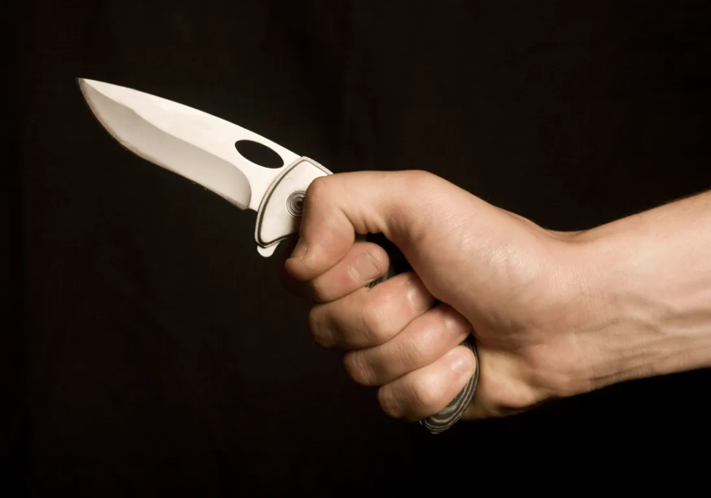Τρίκαλα: 12χρονος μαθητής απείλησε με μαχαίρι τον καθηγητή και τους συμμαθητές του