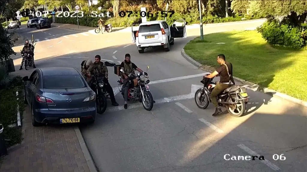 Βίντεο: Η στιγμή που άνδρες της Χαμάς πυροβολούν κατά πολιτών στο νότιο Ισραήλ