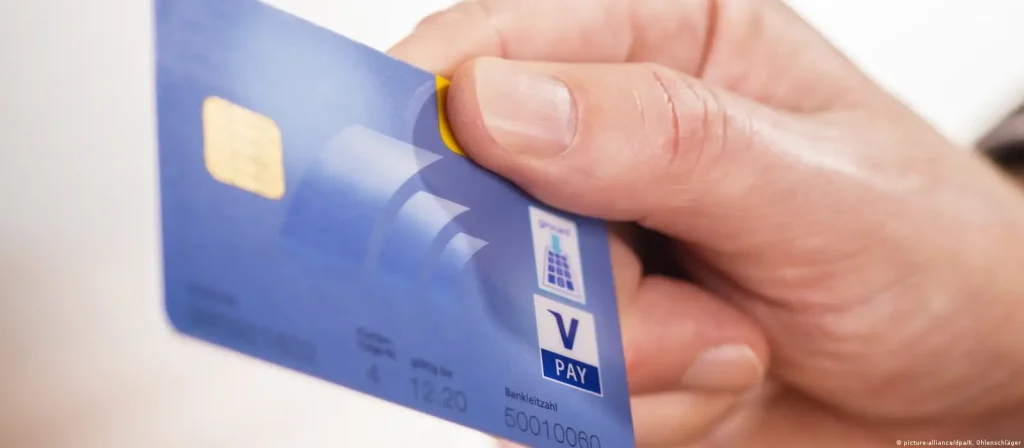 Ανήλικοι στη Λαμία άρπαξαν τραπεζική κάρτα μέσα από αυτοκίνητο