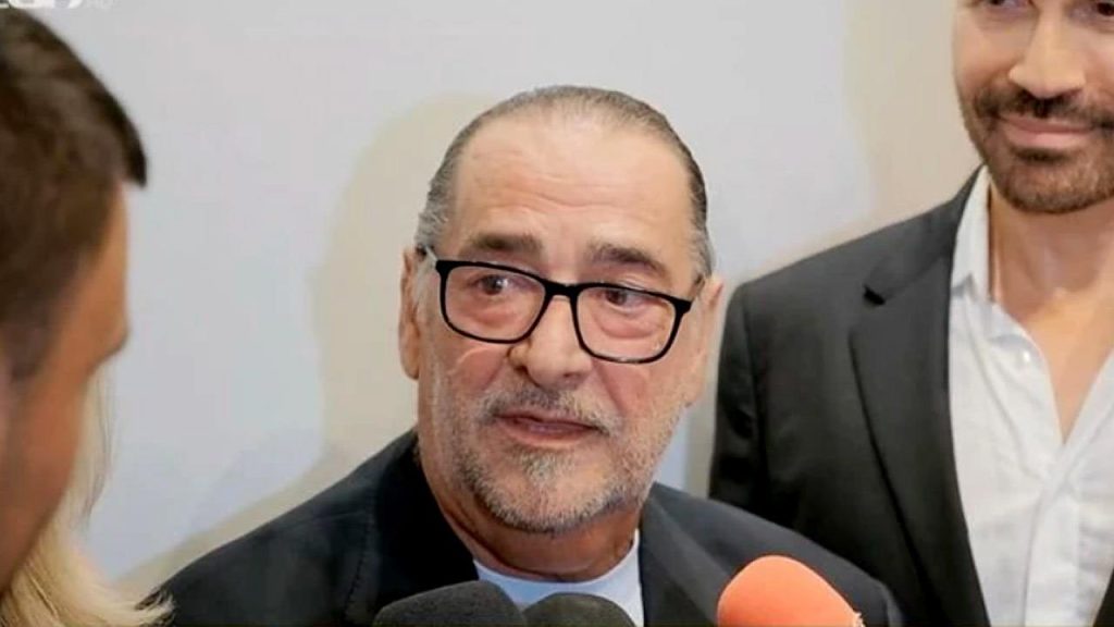 Β.Καρράς: Οι εξελίξεις για την υγεία του τραγουδιστή