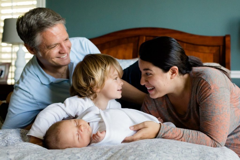 Όλα όσα πρέπει να γνωρίζετε για την άδεια μητρότητας και πατρότητας – Τι ισχύει και τι δικαιούνται οι γονείς