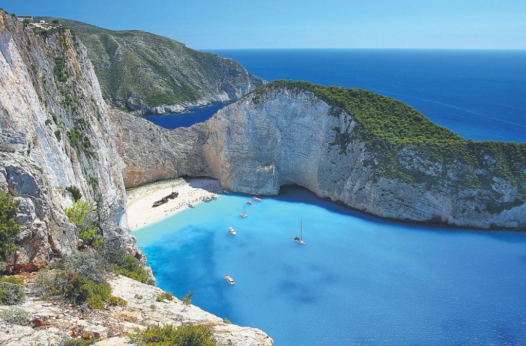 Οι επιστήμονες συνιστούν να παραμείνει κλειστή για τους επισκέπτες η παραλία του Ναυαγίου στη Ζάκυνθο