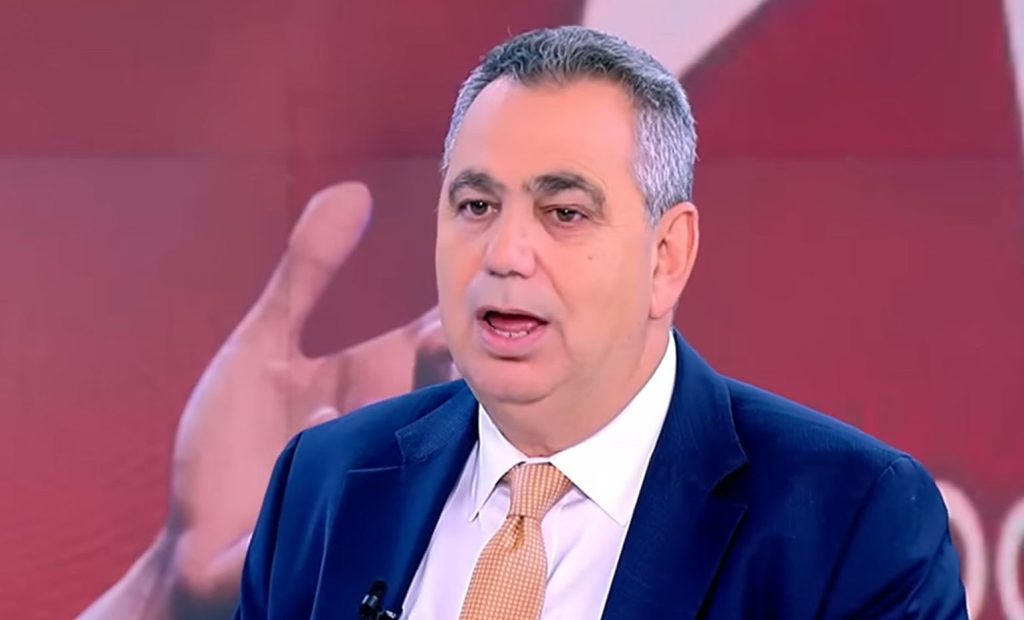 Απομακρύνθηκε από την διεύθυνση του ραδιοφώνου του ΣΚΑΪ 100,3 ο Β.Χιώτης μετά το προσβλητικό σχόλιο για τον Σ.Κασσελάκη