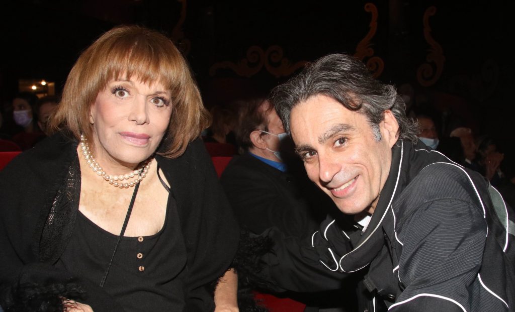 Λύγισε ο πρώην σύντροφος της Μ.Χρονοπούλου στο τελευταίο αντίο