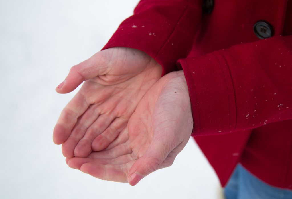Σύνδρομο Ρεϊνό: Επιστήμονες ανακάλυψαν γιατί μερικοί άνθρωποι έχουν μελανιασμένα δάκτυλα όλο τον χειμώνα