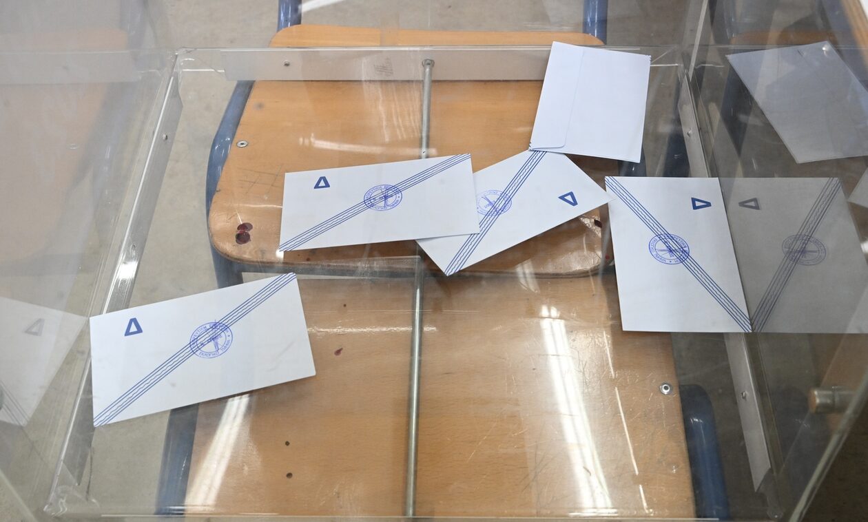 Η ΝΔ πρώτη αλλά με προβληματισμό ενόψει ευρωεκλογών – Τρίτος ο ΣΥΡΙΖΑ – Τι δείχνει η τελευταία δημοσκόπηση για το 2023