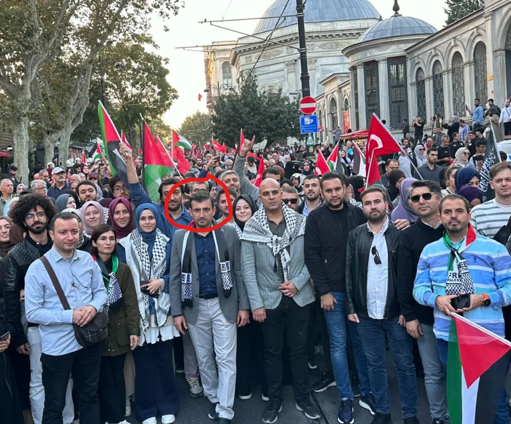 Ο γιος και ο γαμπρός του Ρ.Τ.Ερντογάν παρόντες στην πρώτη σειρά σε διαδήλωση υπέρ των Παλαιστινίων της Γάζας