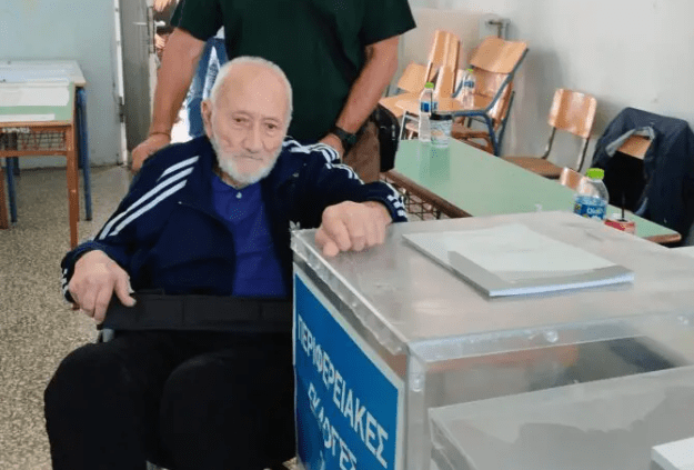Τρίκαλα: Ψηφοφόρος ηλικίας 103 ετών
