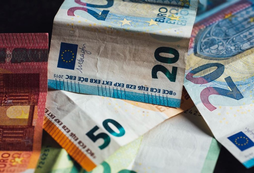 ΟΠΕΚΑ: Δείτε μέχρι πότε μπορείτε να υποβάλετε αίτηση για το επίδομα των 600 ευρώ – Ποιοι οι δικαιούχοι