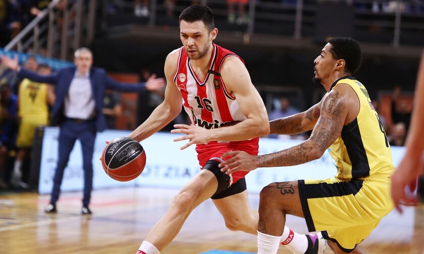 Basket League: Ο Ολυμπιακός δυσκολεύτηκε αλλά κατάφερε να νικήσει την ΑΕΚ με 79-71