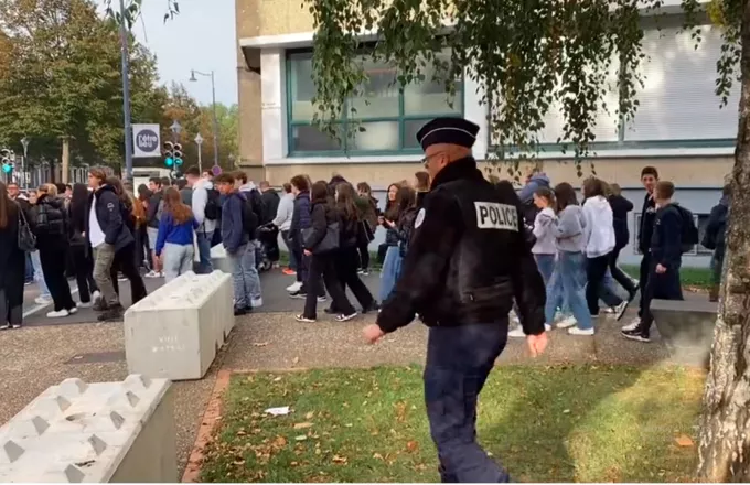 Γαλλία: Απειλή για βόμβα στο σχολείο όπου δολοφονήθηκε ο καθηγητής – Εκκενώθηκε ο χώρος