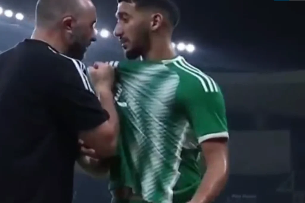 Ο προπονητής της εθνικής Αλγερίας άρπαξε παίχτη του από τον γιακά επειδή δεν τον χαιρέτισε (βίντεο)