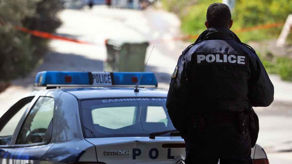 Αχαρνές: Ρομά επιτέθηκαν με πέτρες σε αστυνομικούς – Τρεις συλλήψεις