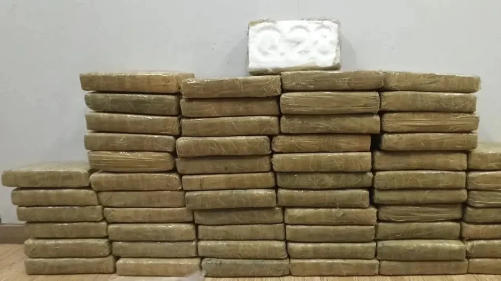 Πειραιάς: Ο ποδοσφαιριστής, ο ψυκτικός και τεχνικός – Το προφίλ των μελών του κυκλώματος με τα 67 κιλά κοκαΐνης