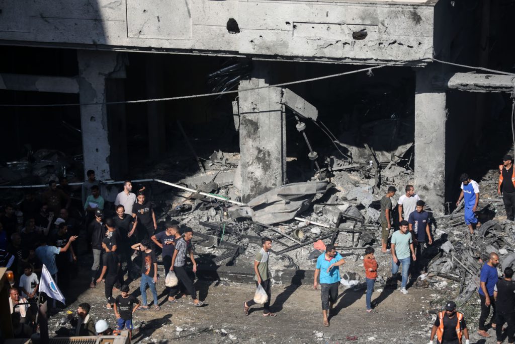 Σοκάρουν οι περιγραφές των γιατρών για την επίθεση στο νοσοκομείο της Γάζας