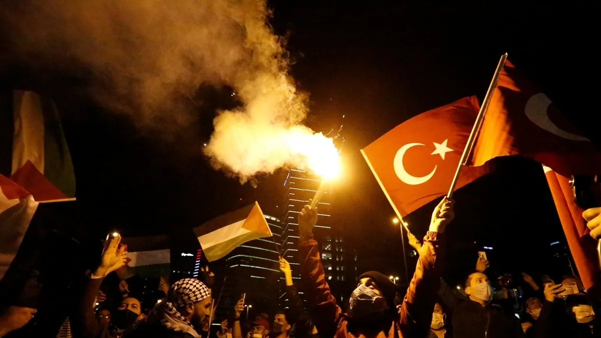 Εκατοντάδες Τούρκοι επιτέθηκαν στην ισραηλινή πρεσβεία στην Άγκυρα και της έβαλαν φωτιά! – Επιχείρησαν εισβολή (βίντεο)