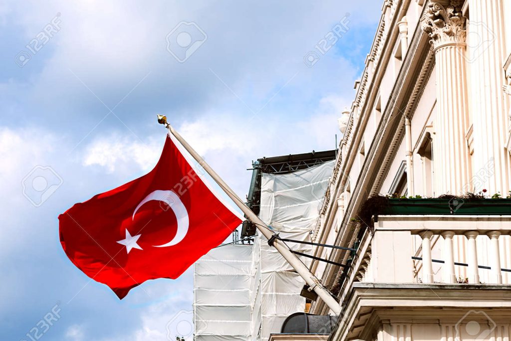 Τουρκία: Μεσίστιες οι σημαίες στις πρεσβείες «για τα θύματα των ισραηλινών επιθέσεων κατά αμάχων» στη Γάζα
