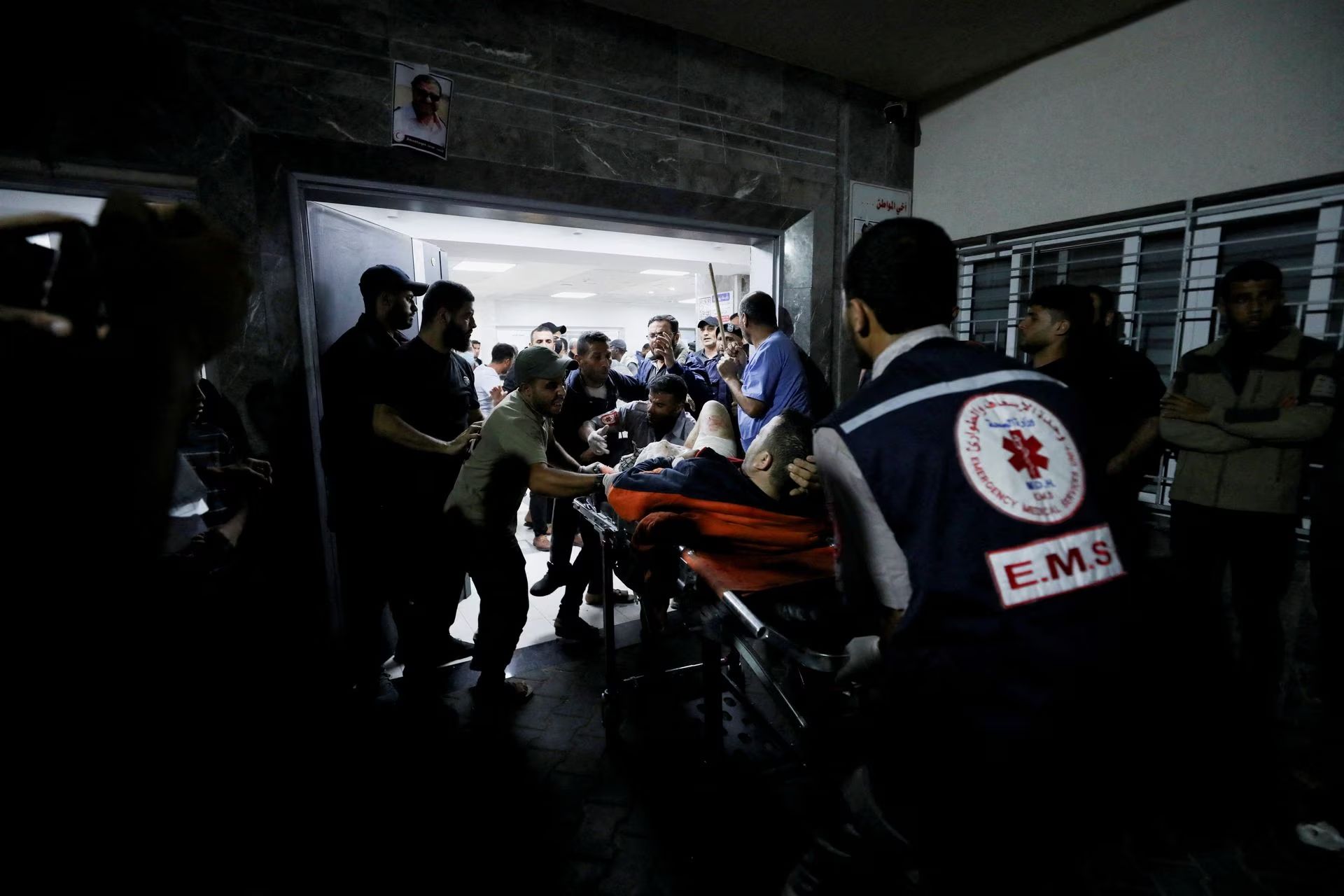 Οι Παλαιστίνιοι παρουσίασαν ανακοίνωση των Ισραηλινών που «ομολογούν» το κτύπημα στο νοσοκομείο και μετά την αποσύρουν