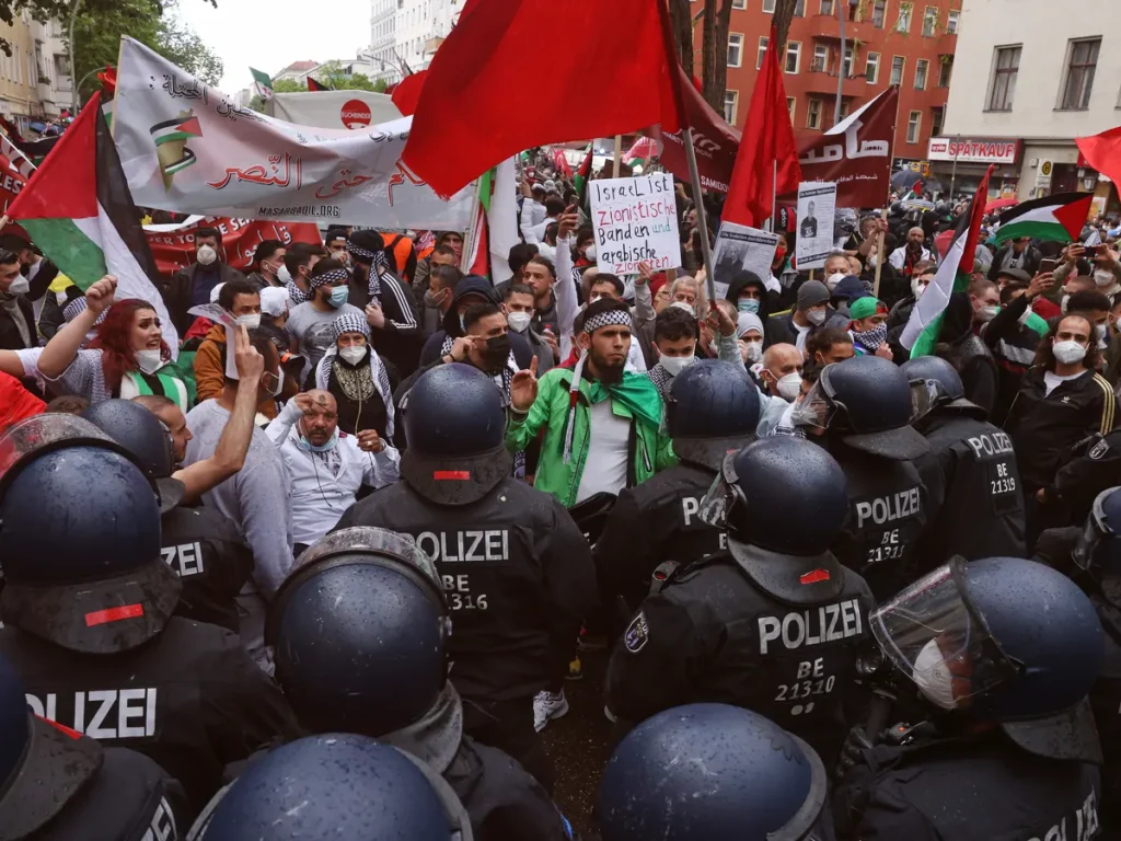 Γερμανία: Επεισόδια στο Βερολίνο ανάμεσα σε διαδηλωτές υπέρ της Παλαιστίνης και της αστυνομίας (βίντεο)