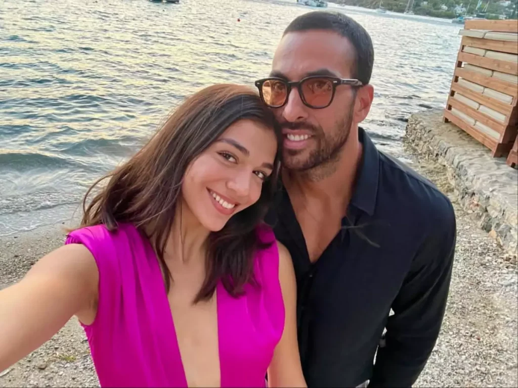 Τα «καυτά» φιλιά της Μ.Νικολαΐδη με τον σύντροφό της