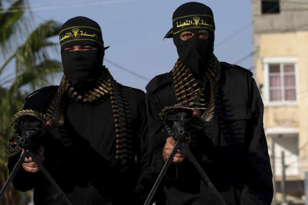 Η Ισλαμική Τζιχάντ δείχνει τα τούνελ της Γάζας και μερικά από τα όπλα της: «Σας περιμένει η κόλαση!» λέει στους Ισραηλινούς (βίντεο)