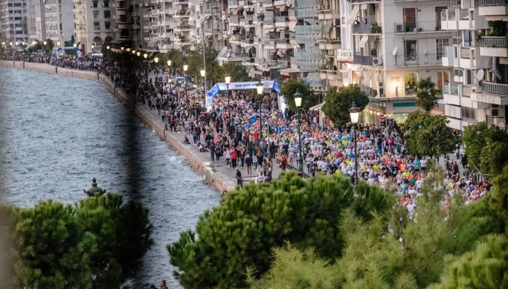 Θεσσαλονίκη: Χιλιάδες συμμετέχοντες στον φετινό νυχτερινό ημιμαραθώνιο