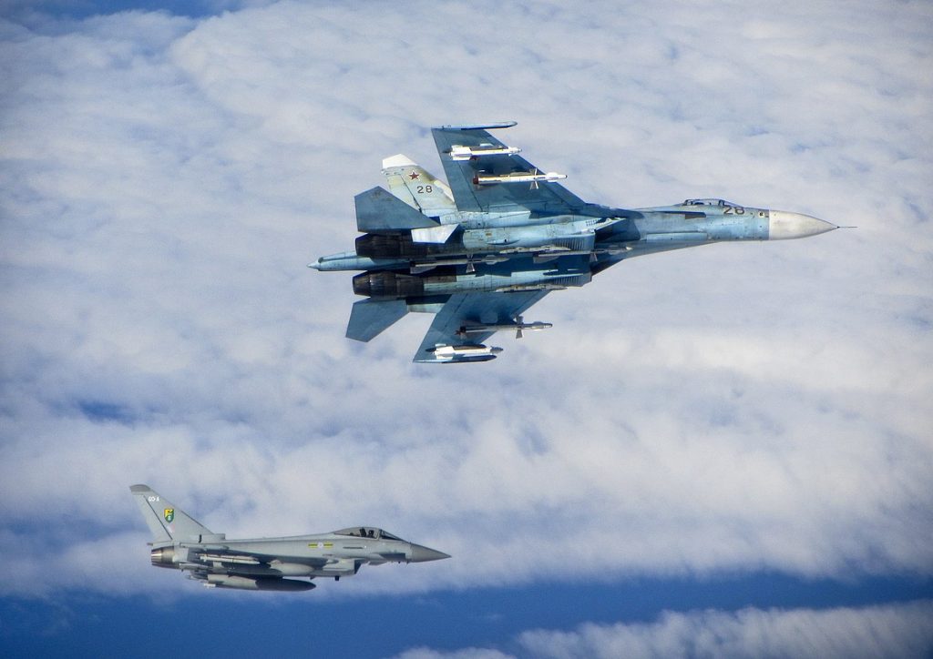 Μαύρη Θάλασσα: Βρετανικά Eurofighter σε πτήση συνοδείας απέφυγαν την εμπλοκή με τα ρωσικά Su-27 (βίντεο)