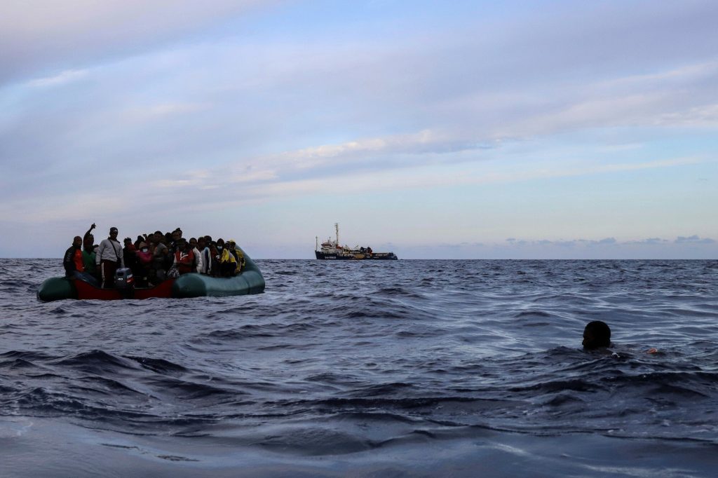 Κανάρια Νησιά: Περισσότεροι από 1.000 μετανάστες έφτασαν χθες – Αύξηση των μεταναστευτικών ροών