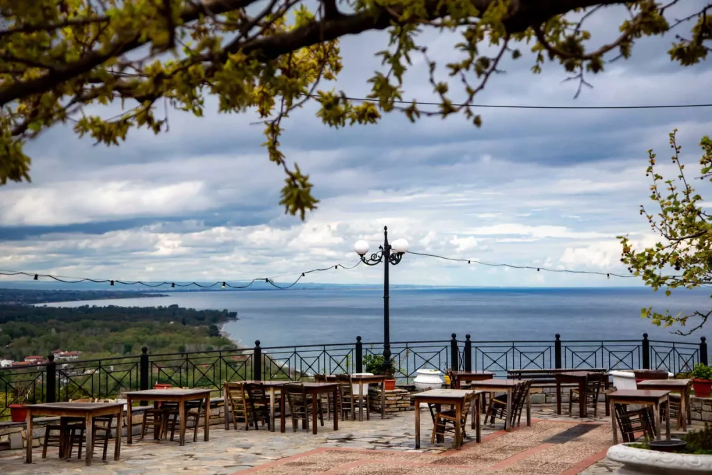 Καιρός αύριο: Νεφώσεις με τοπικές βροχοπτώσεις και καταιγίδες – Η πρόγνωση της ΕΜΥ