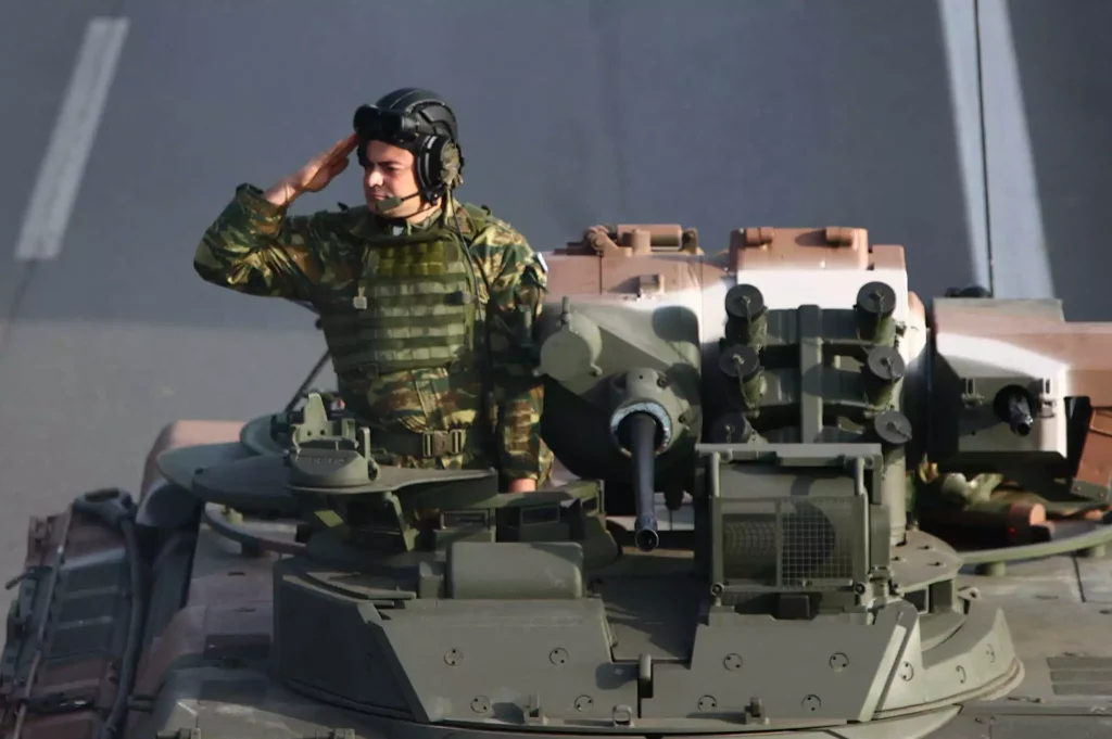 Θεσσαλονίκη: Δείτε εντυπωσιακές εικόνες από τη δοκιμαστική παρέλαση της 28ης Οκτωβρίου (βίντεο-φωτο)