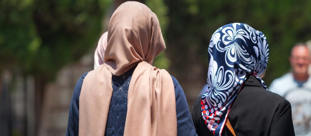 Οι ιρανικές αρχές απαγόρευσαν σε ηθοποιούς να εργαστούν επειδή κυκλοφόρησαν δημοσίως χωρίς μαντίλα