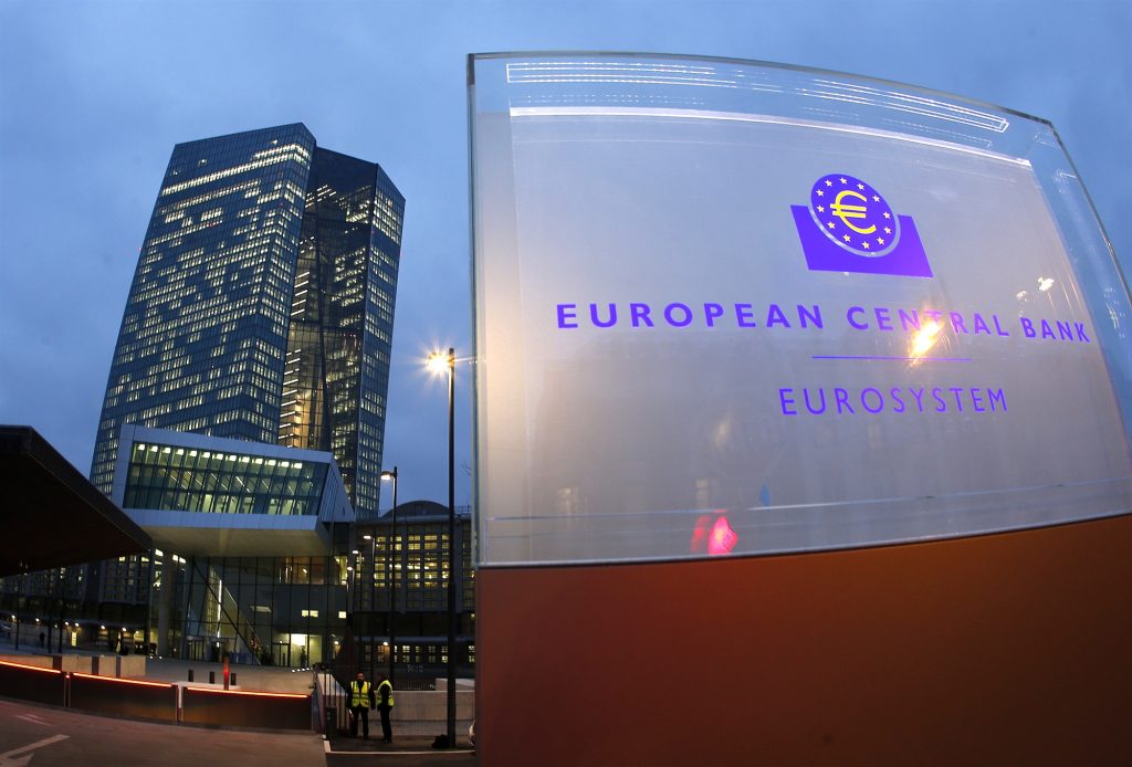 H ΕΚΤ έβαλε «φρένο» στις αυξήσεις επιτοκίων μετά από 15 μήνες