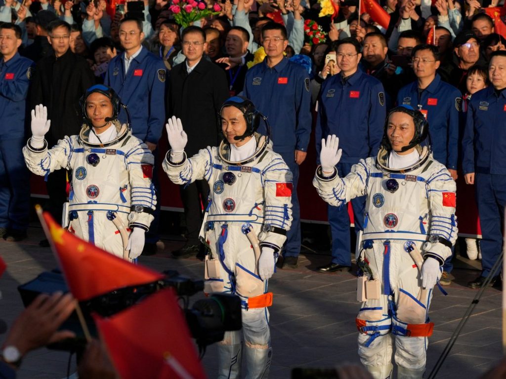 Κίνα: Έστειλε στον κινεζικό διαστημικό σταθμό Τιανγκόνγκ το νεαρότερο πλήρωμα αστροναυτών της
