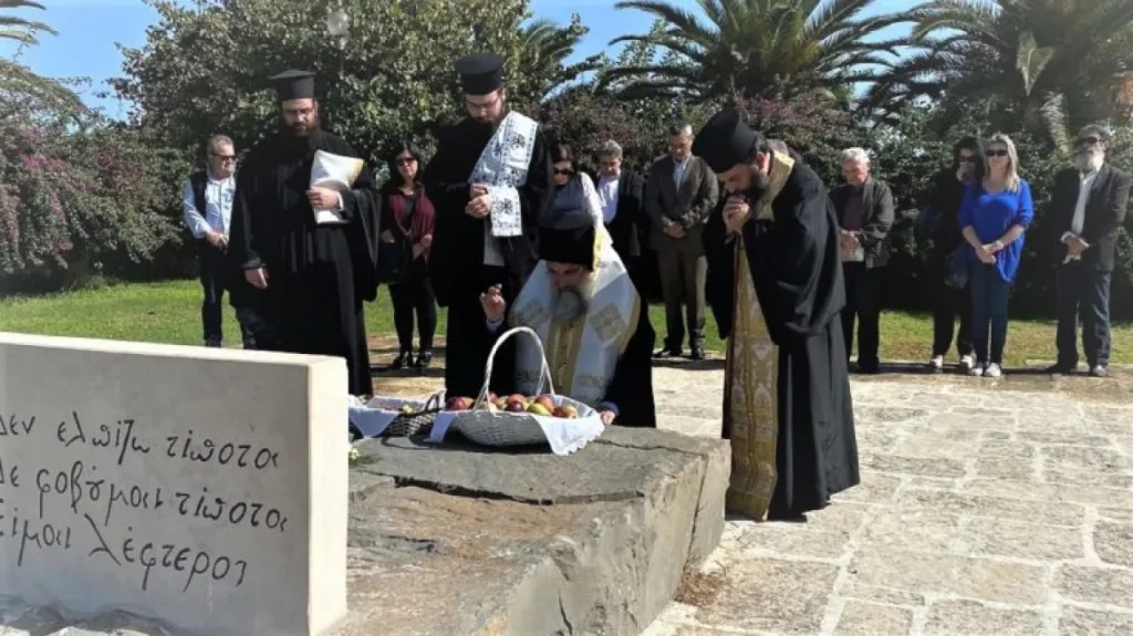 Ηράκλειο: Τρισάγιο στον τάφο του Ν.Καζαντζάκη – 66 χρόνια από τον θάνατο του μεγάλου στοχαστή και συγγραφέα