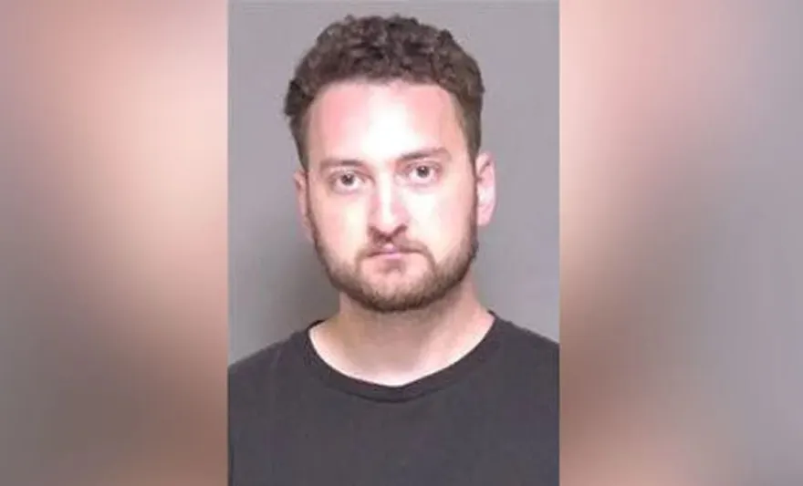 ΗΠΑ: Γιατρός δηλητηρίασε την 32χρονη σύζυγό του με κολχικίνη για να τα «αρπάξει» από την ασφάλειά της