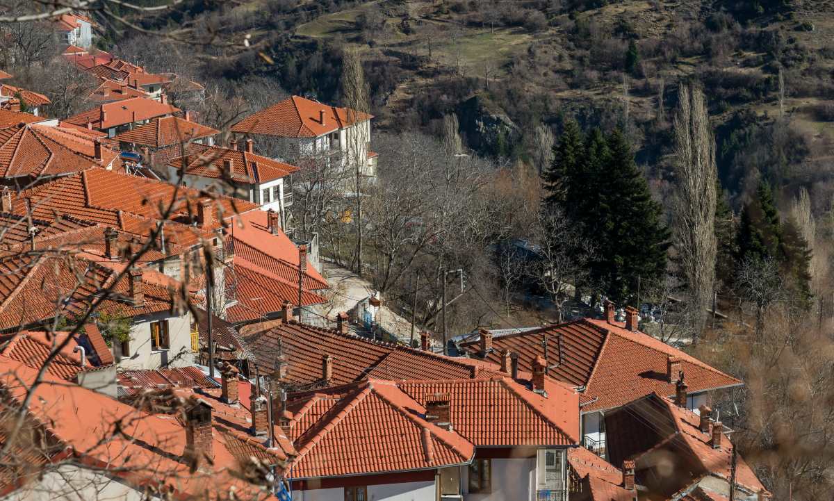 Μέτσοβο: To χωριό της Ηπείρου με τη σπάνια ομορφιά που αποτελεί τον ιδανικό προορισμό για μια φθινοπωρινή απόδραση