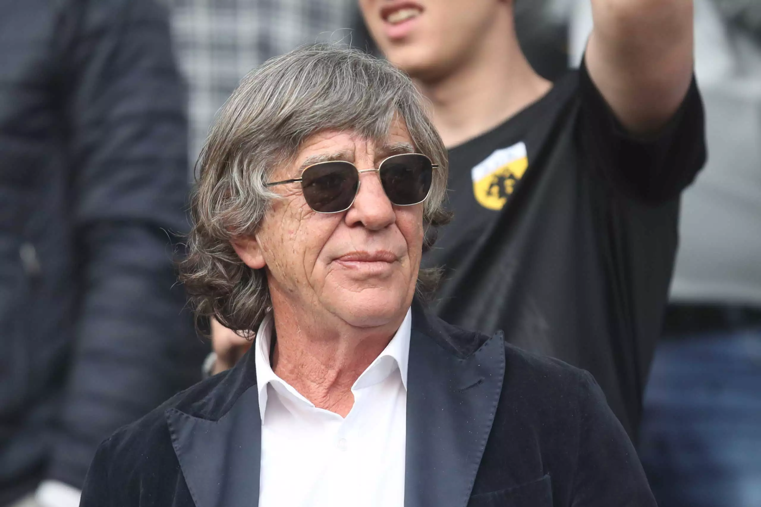 Οι οπαδοί της ΑΕΚ αποθέωσαν τον Θωμά Μαύρο στο Βελοντρόμ (βίντεο)