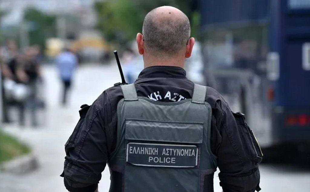 Έβρος: Συνελήφθη άνδρας για διακίνηση 17 παράνομων αλλοδαπών