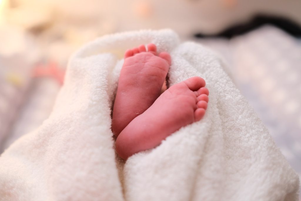 ΔΥΠΑ: Έρχεται επέκταση του επιδόματος μητρότητας