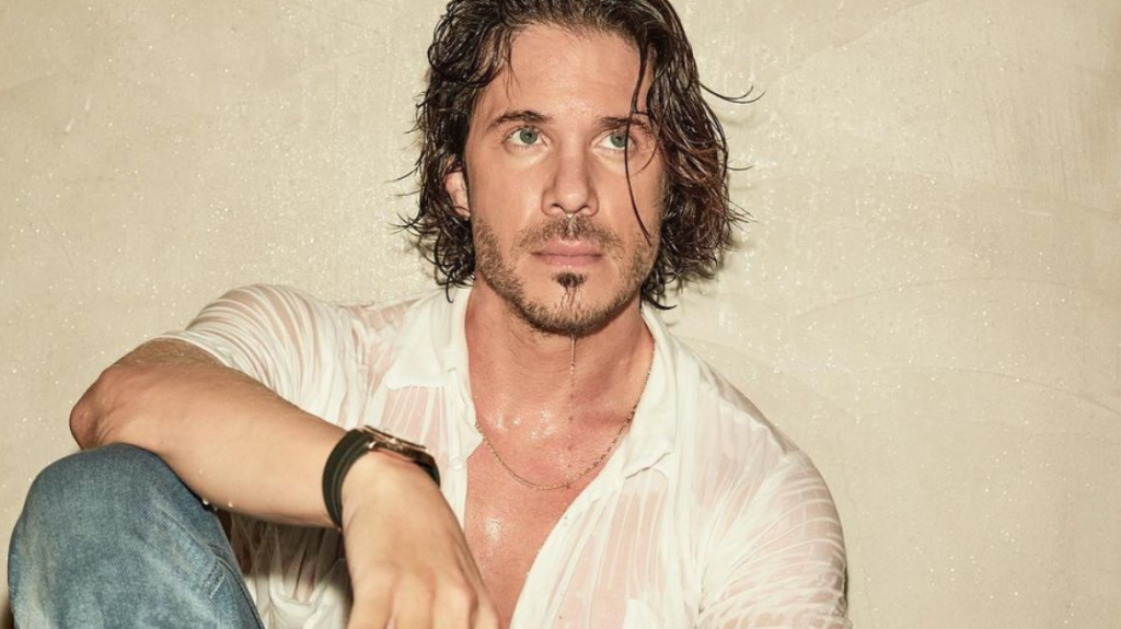 Ν.Οικονομόπουλος: Ξέσπασε σε κλάματα στη λιτανεία της Παναγίας της Παρηγορήτριας στον Βύρωνα